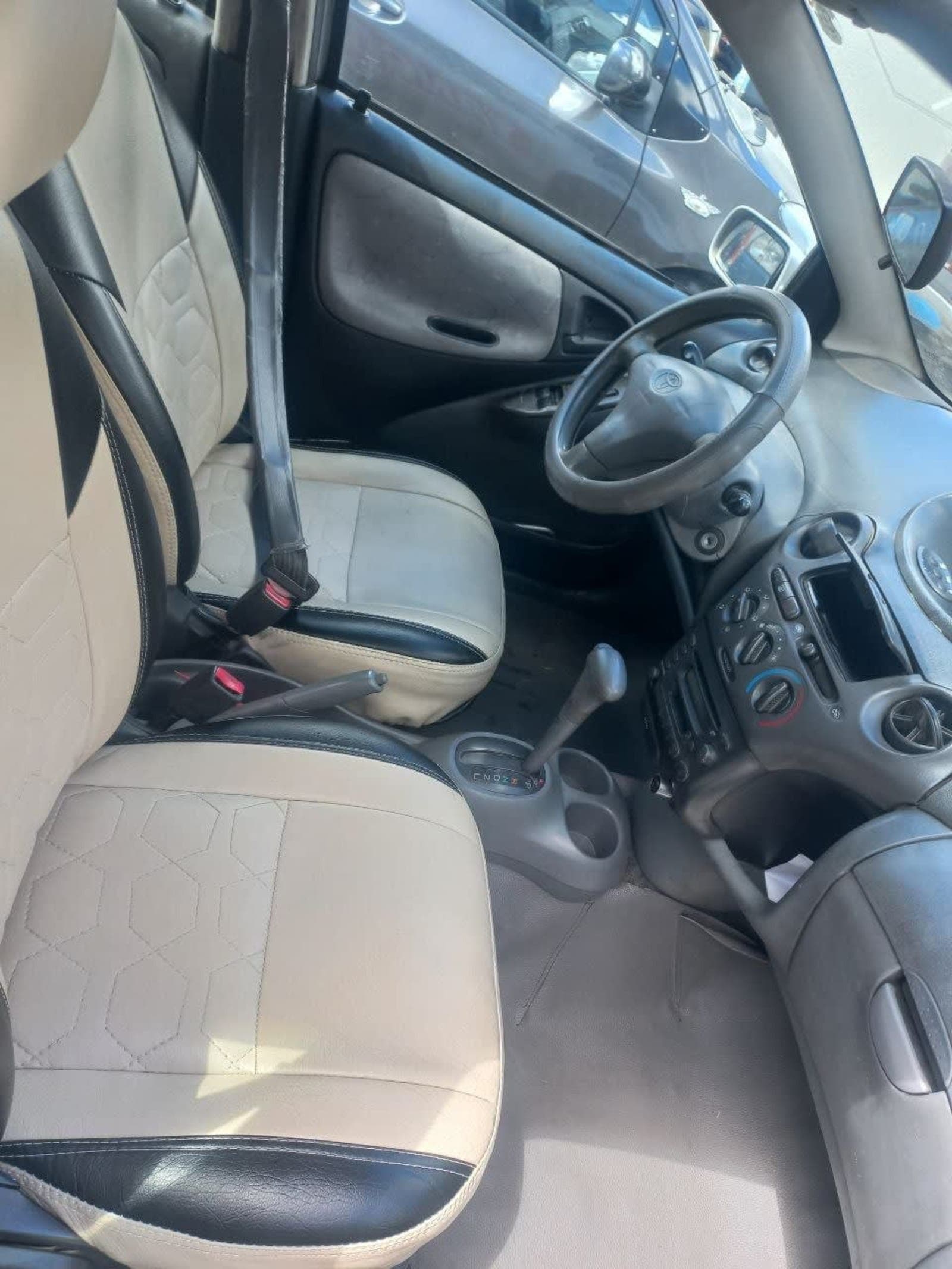 2001 Toyota Vitz — photo 2