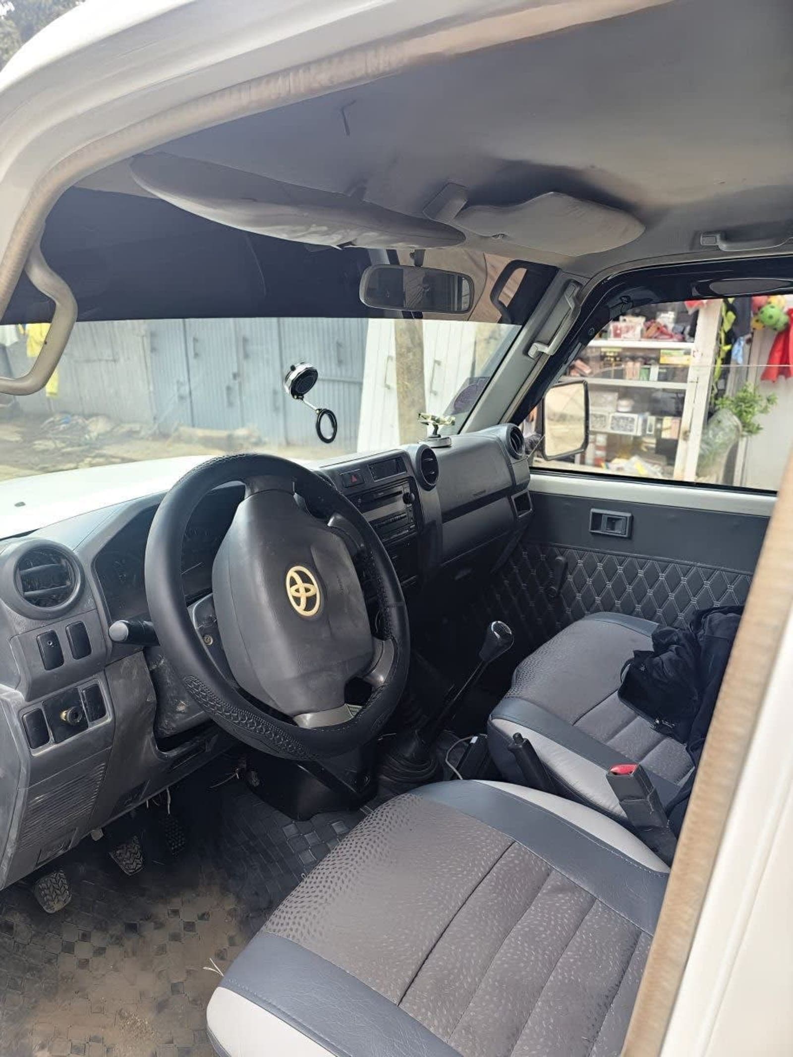 2012 Toyota LandCruiser Mark II — photo 3