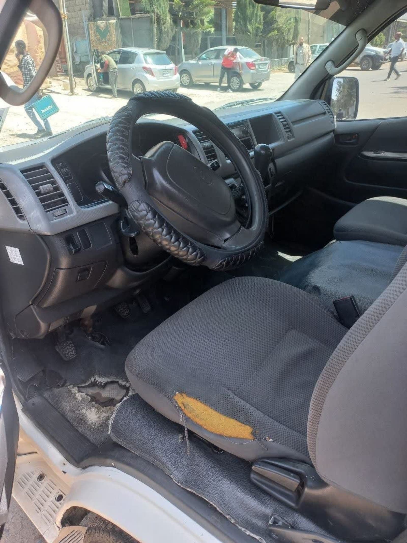 2012 Toyota Highroof — photo 4