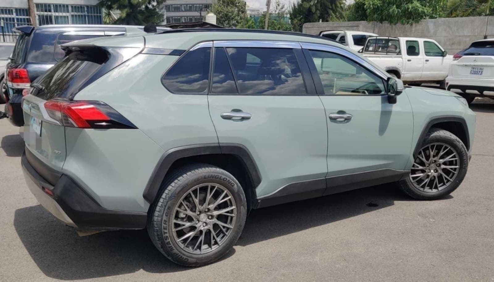 2020 Toyota Rav4 — photo 4