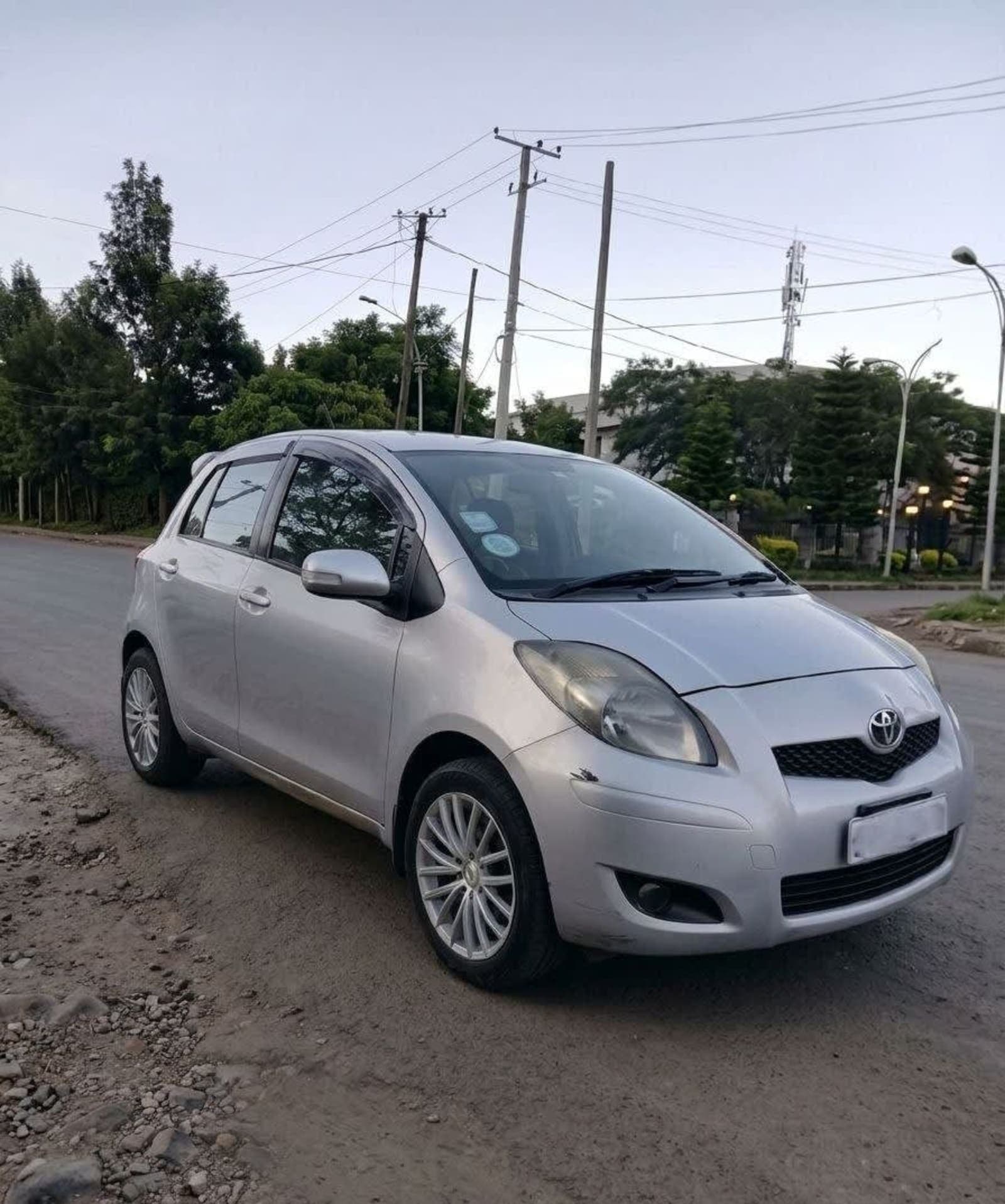 2010 Toyota Yaris Compact — photo 4