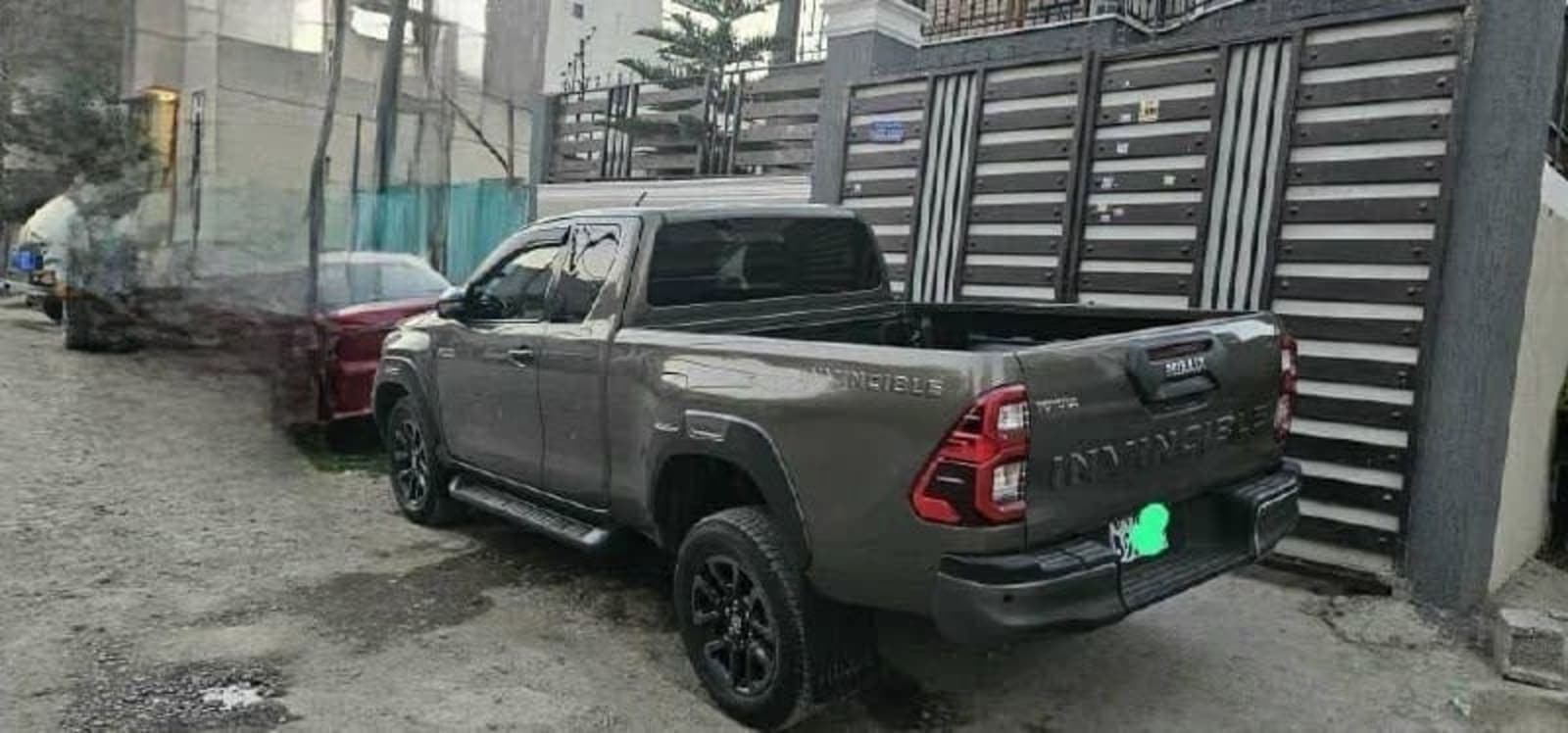 2021 Toyota Hilux Invincible โ photo 2