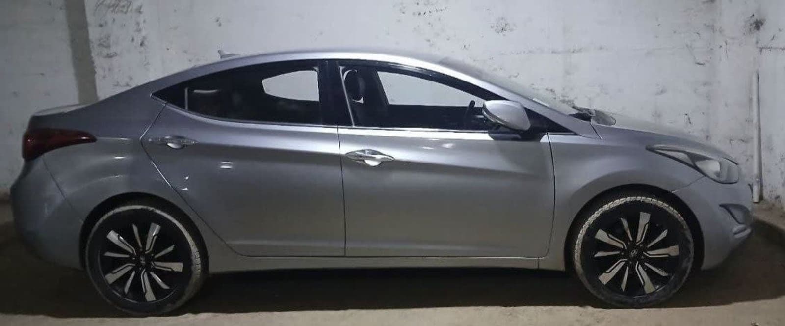 2012 Hyundai Elantra — photo 2
