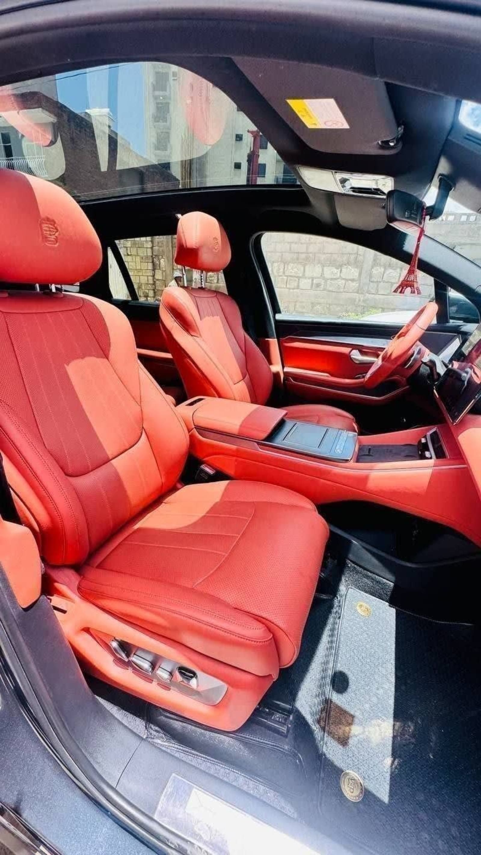 2025 BYD Tang — photo 2