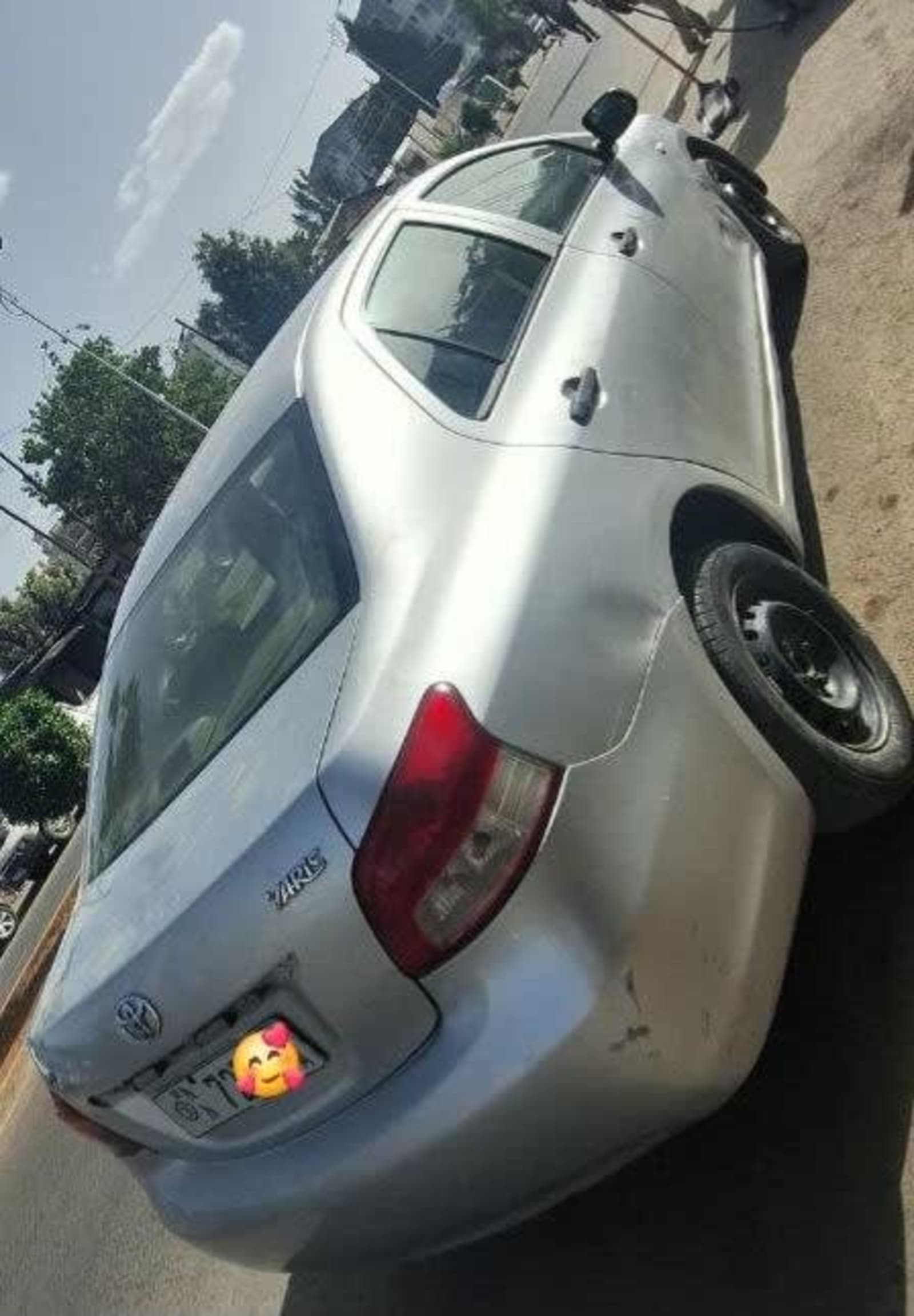 2011 Toyota Yaris Sedan — photo 2