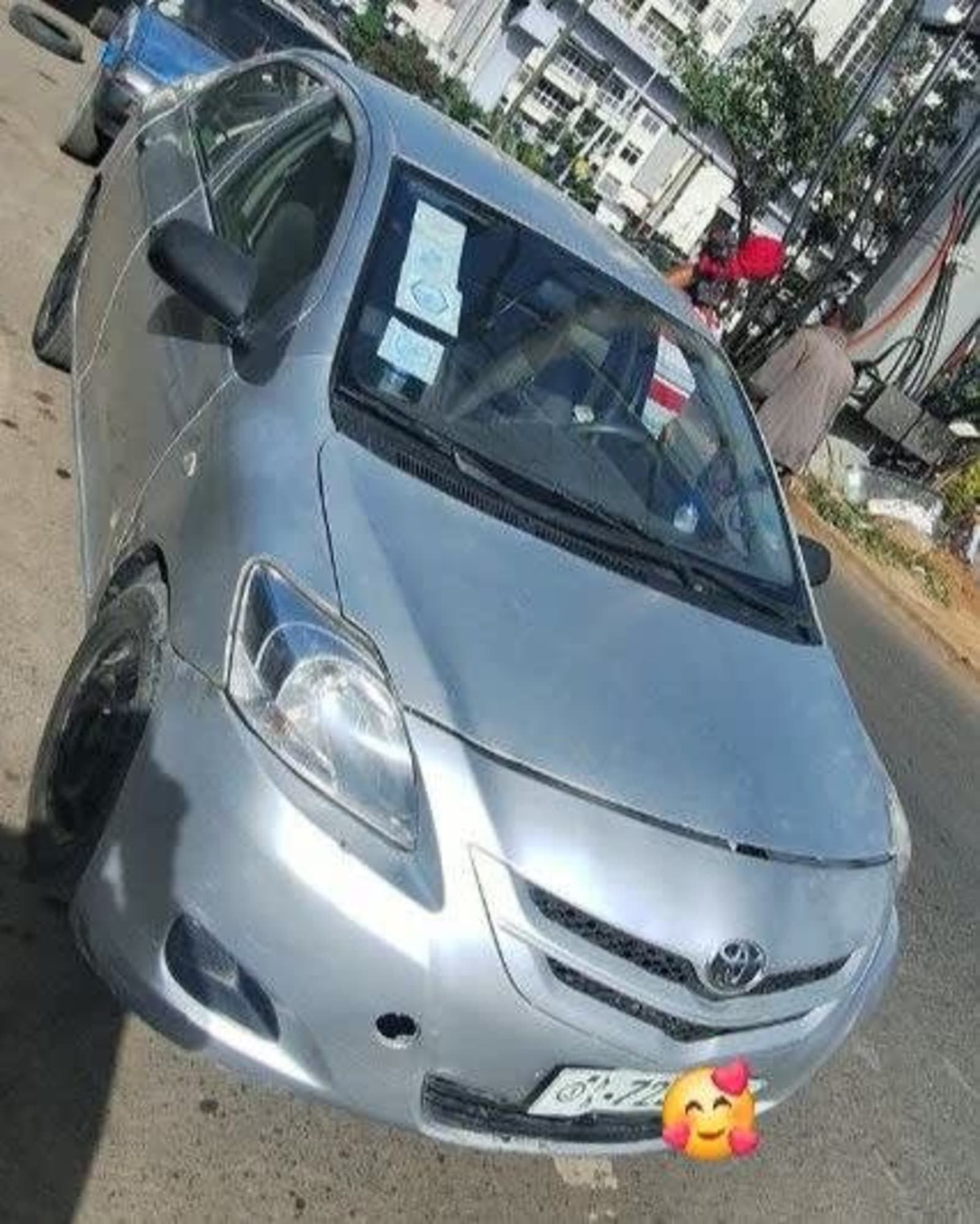 2011 Toyota Yaris Sedan — photo 4