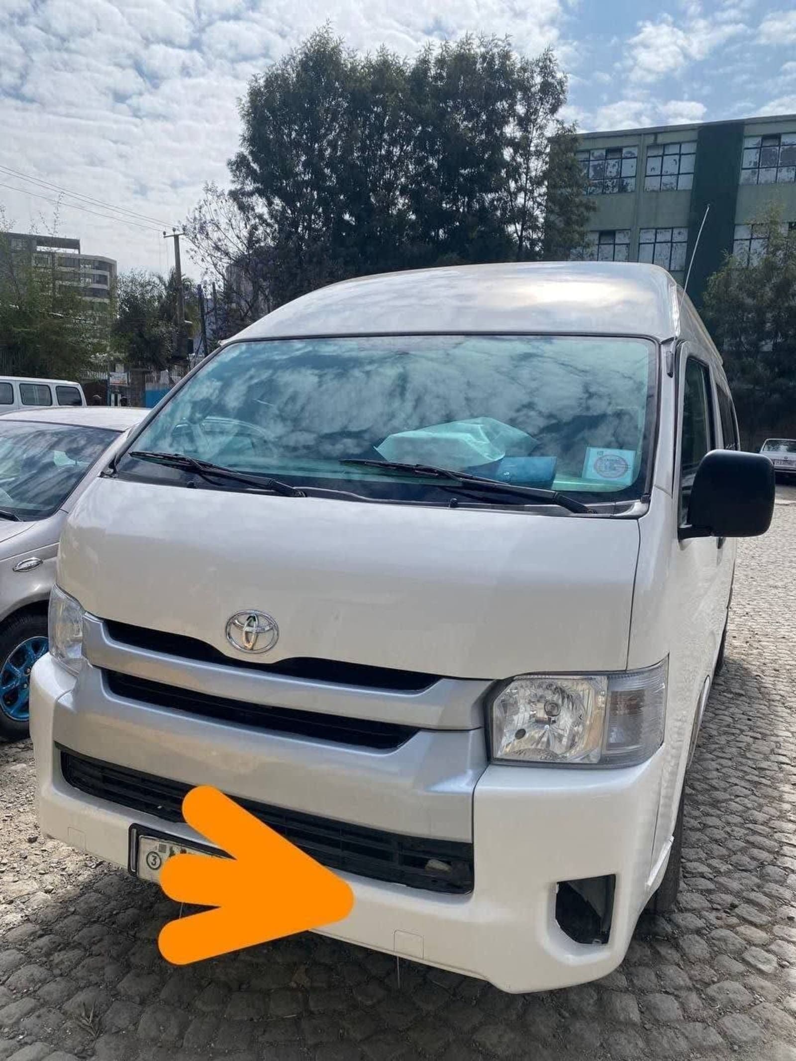2012 Toyota Hiace HighRoof โ photo 2