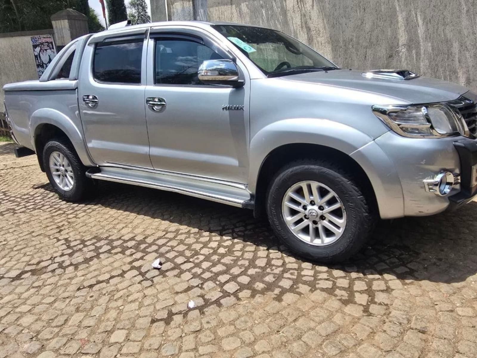 2015 TOYOTA HILUX Double-Cab — photo 2