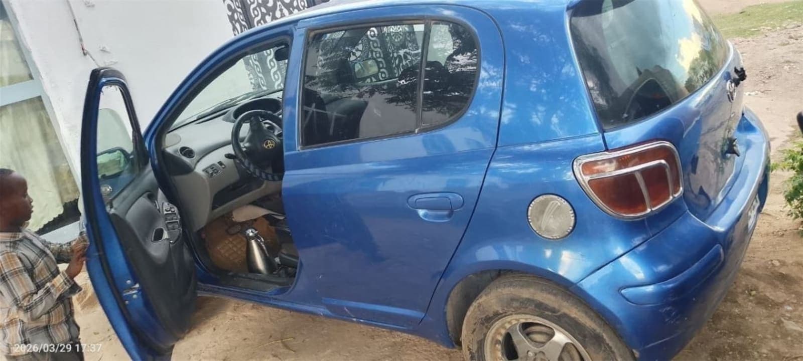 2002 Toyota Vitz — photo 4