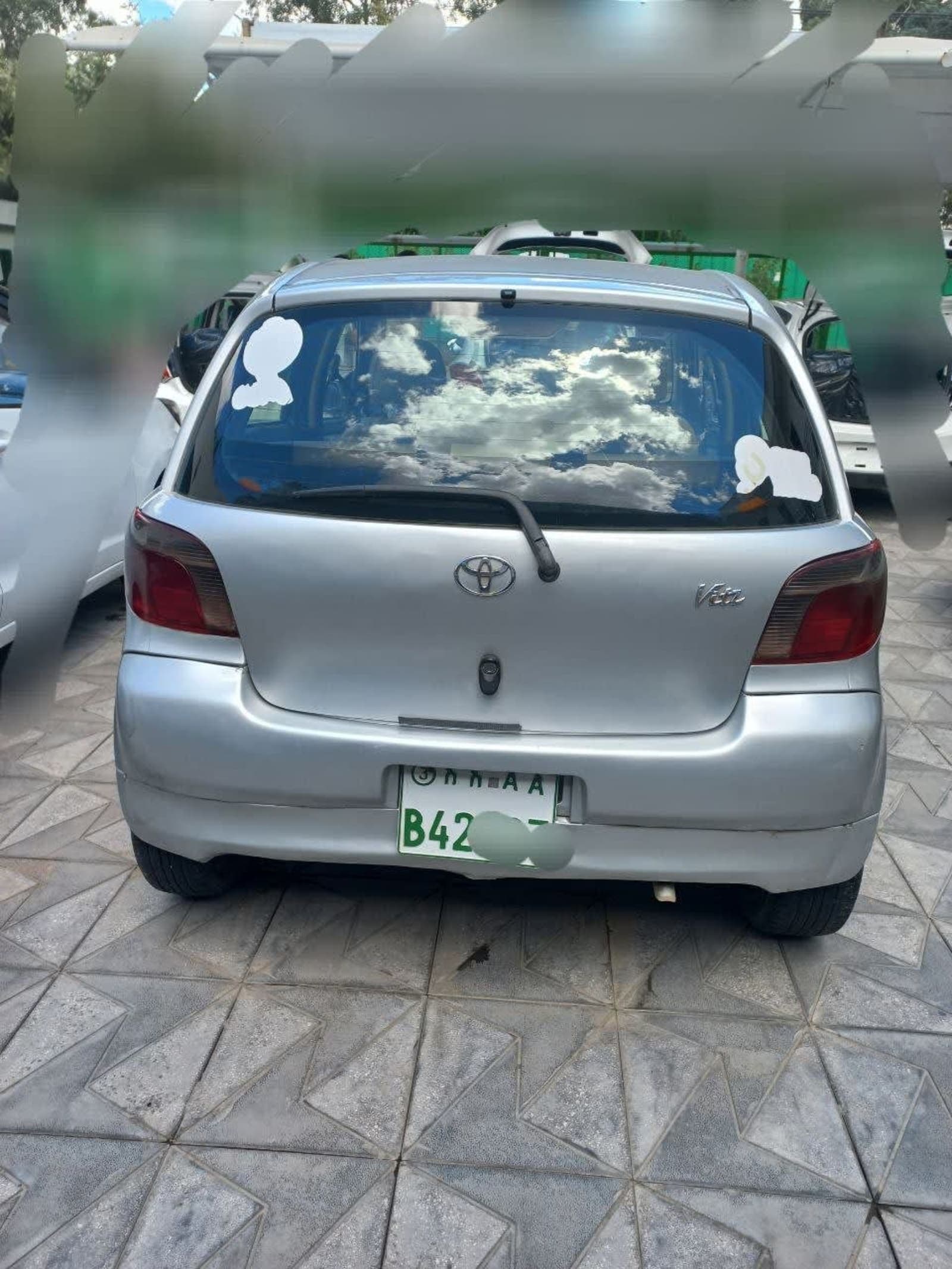 2001 Toyota Vitz โ photo 2