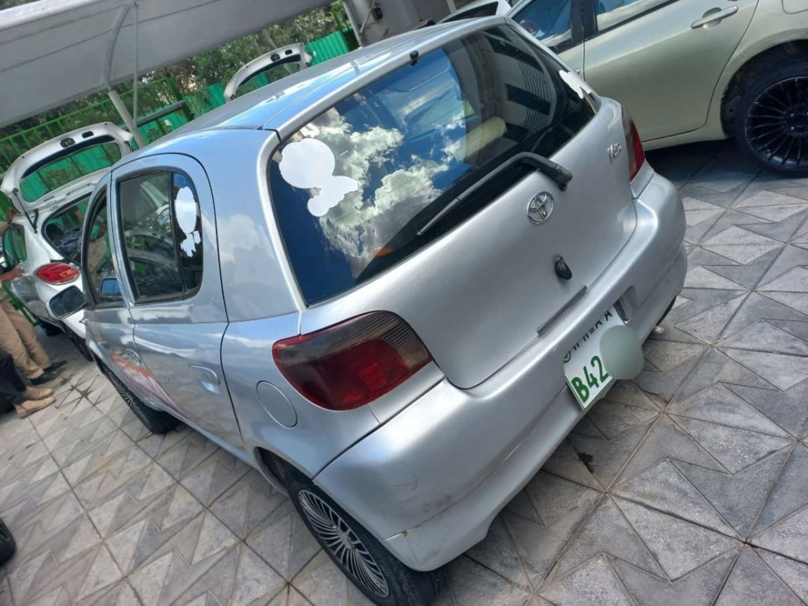 2001 Toyota Vitz โ photo 3