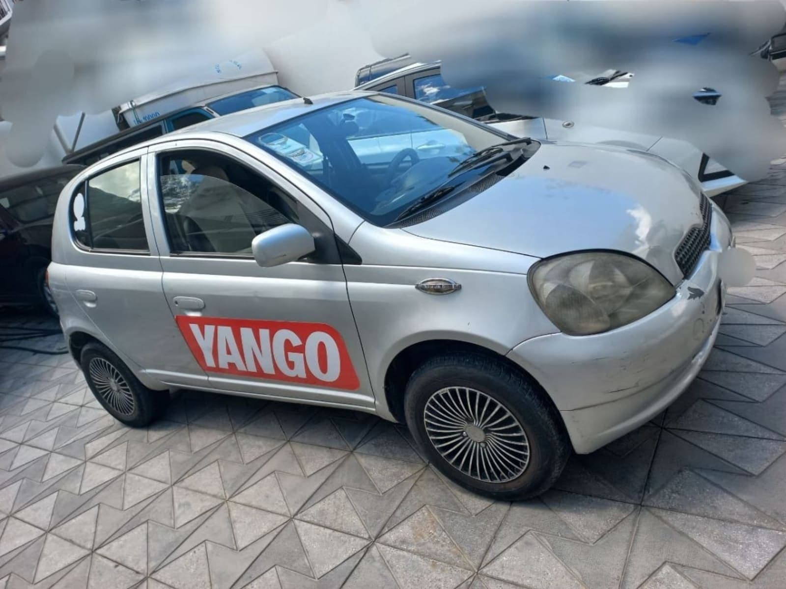 2001 Toyota Vitz โ photo 4