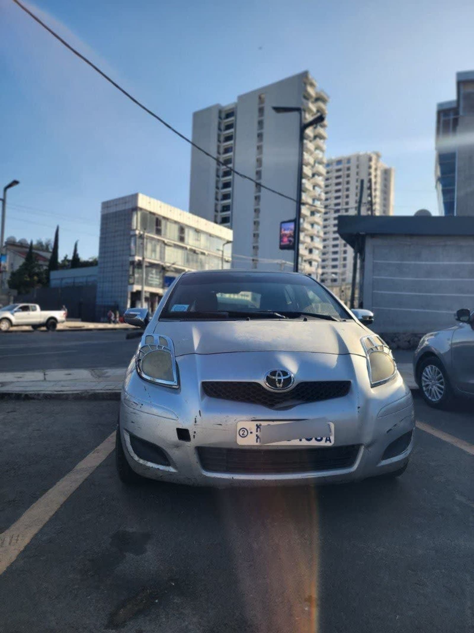 2009 Toyota Yaris Compact — photo 2