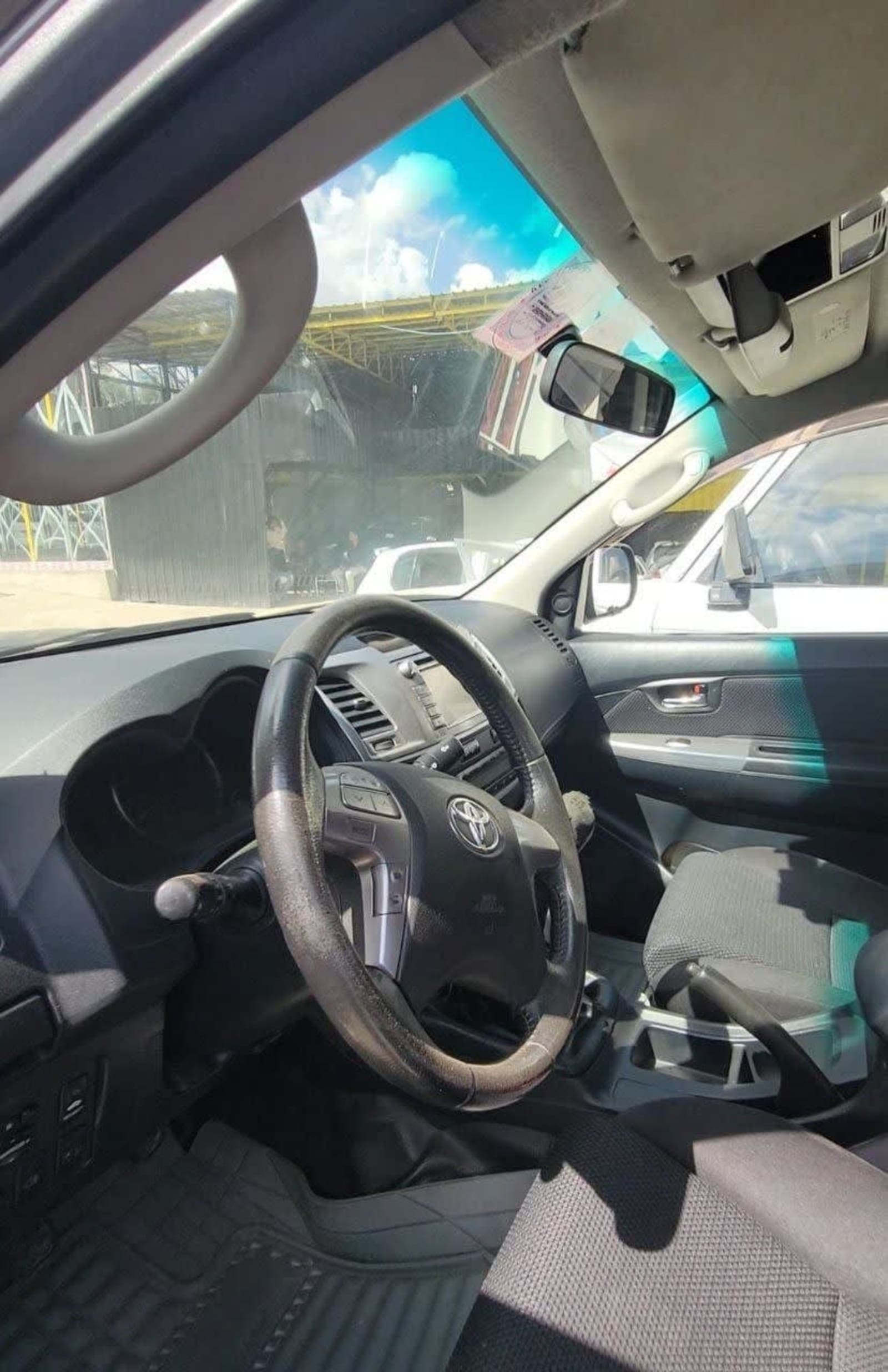 2015 Toyota Hilux Double Cab โ photo 3