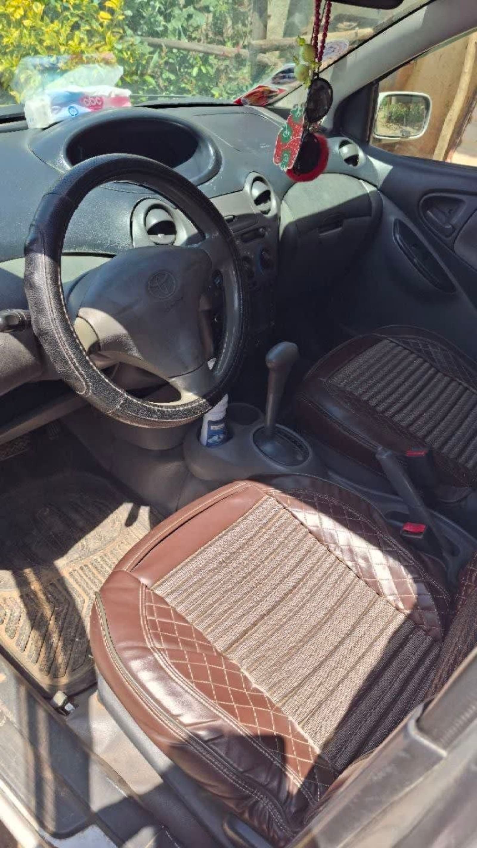 2001 Toyota Vitz — photo 6