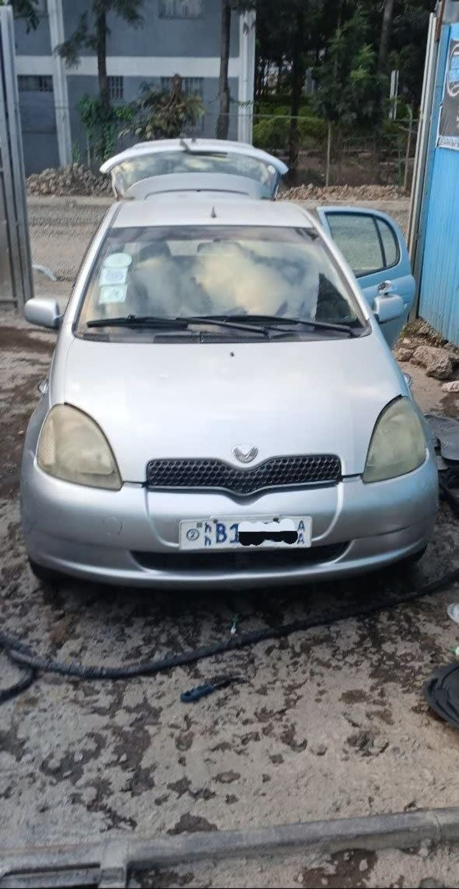 2001 Toyota Vitz