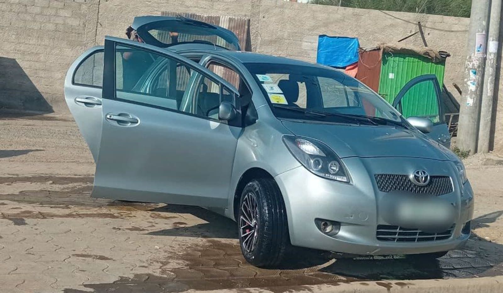 2006 Toyota compact — photo 4