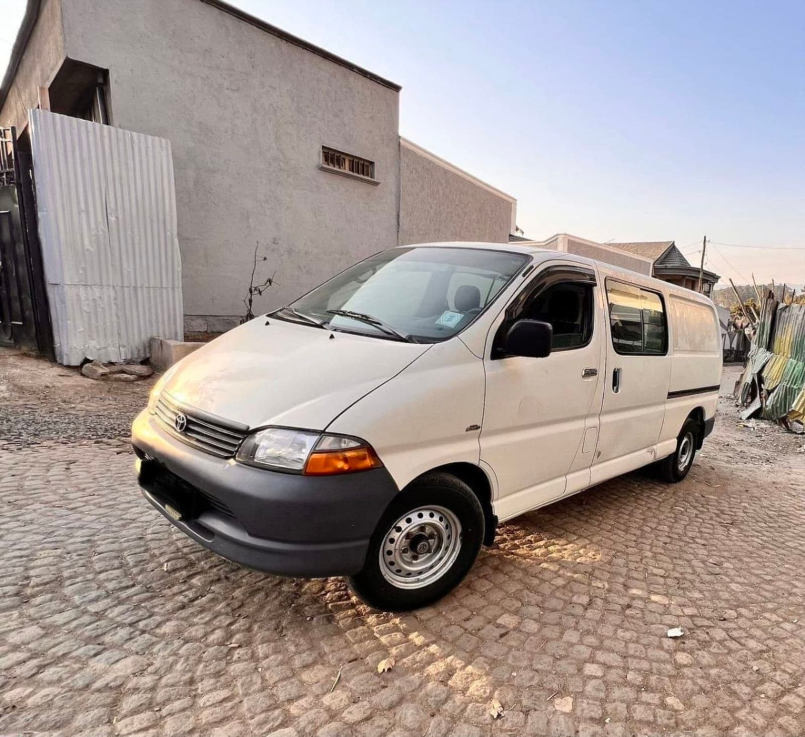 2005 Toyota Dolphin — photo 3