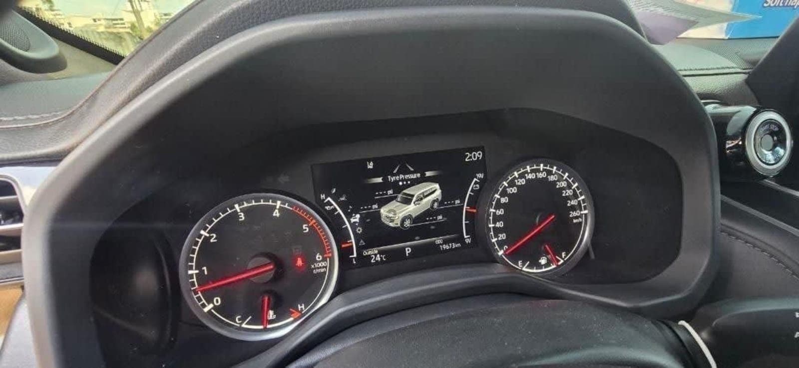2023 Toyota Land Cruiser VXR — photo 5