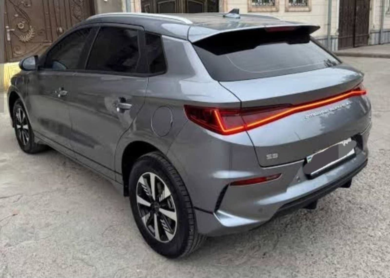 2025 BYD e2 — photo 3