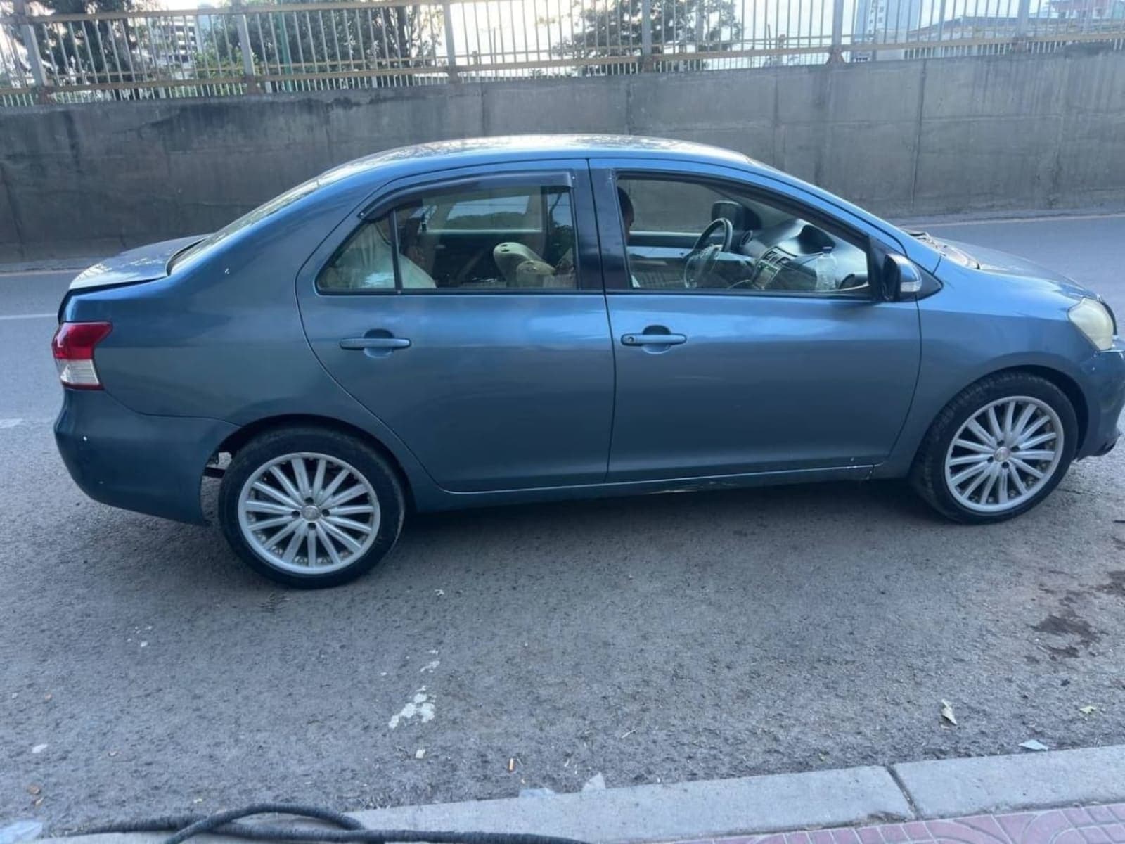 2011 Toyota Belta — photo 4
