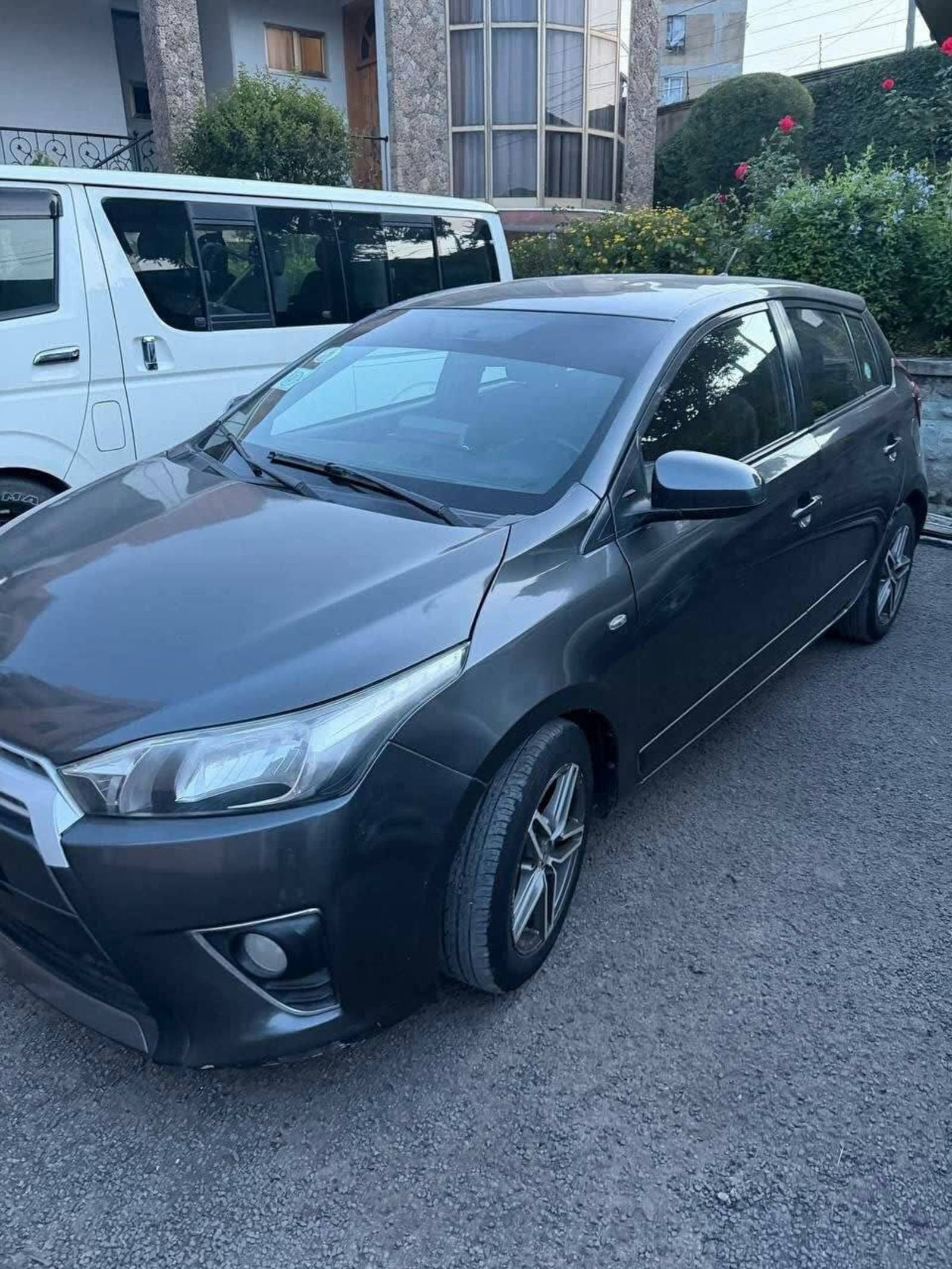 2015 Toyota Yaris — photo 3