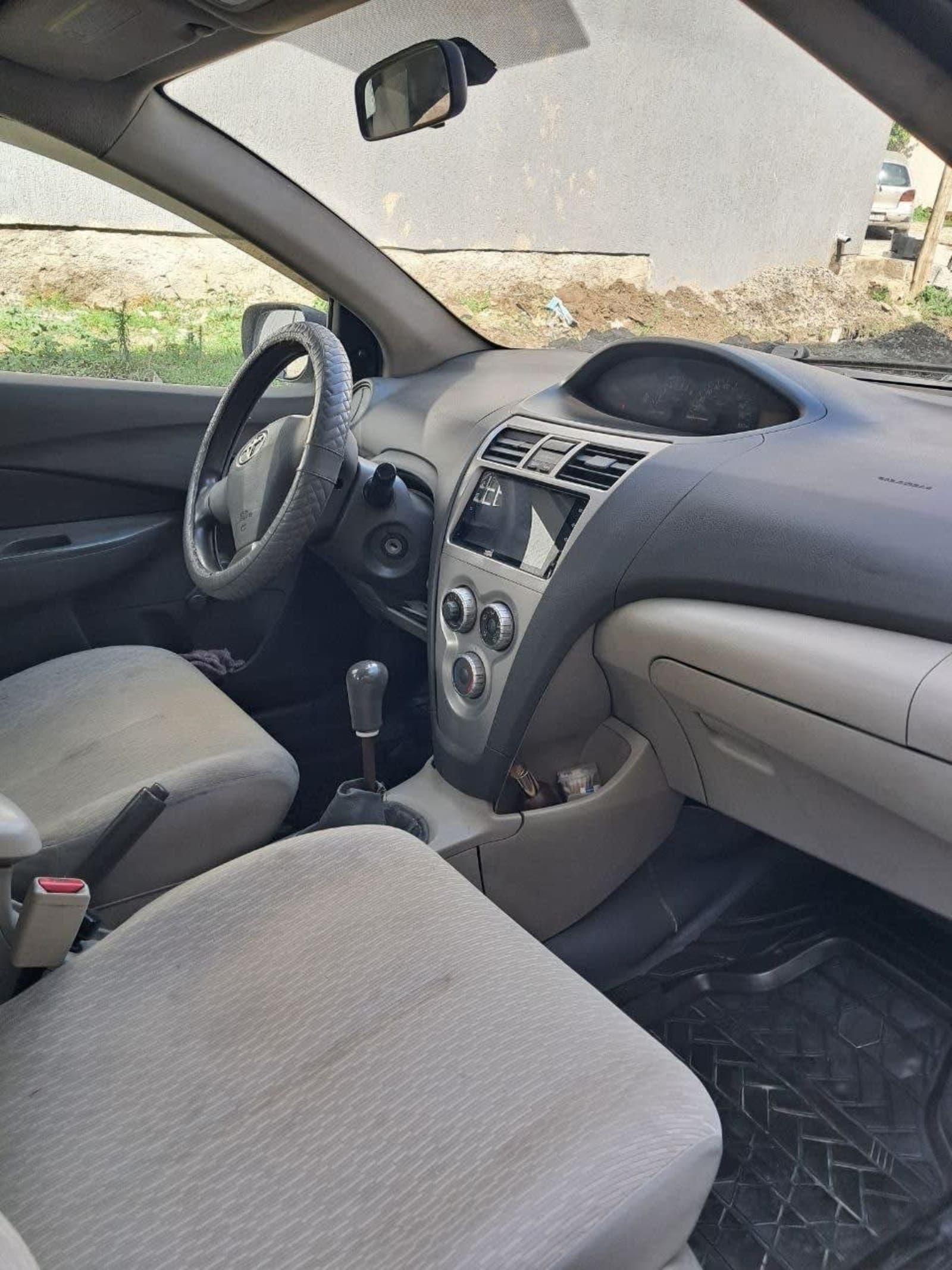 2009 Toyota Yaris — photo 6