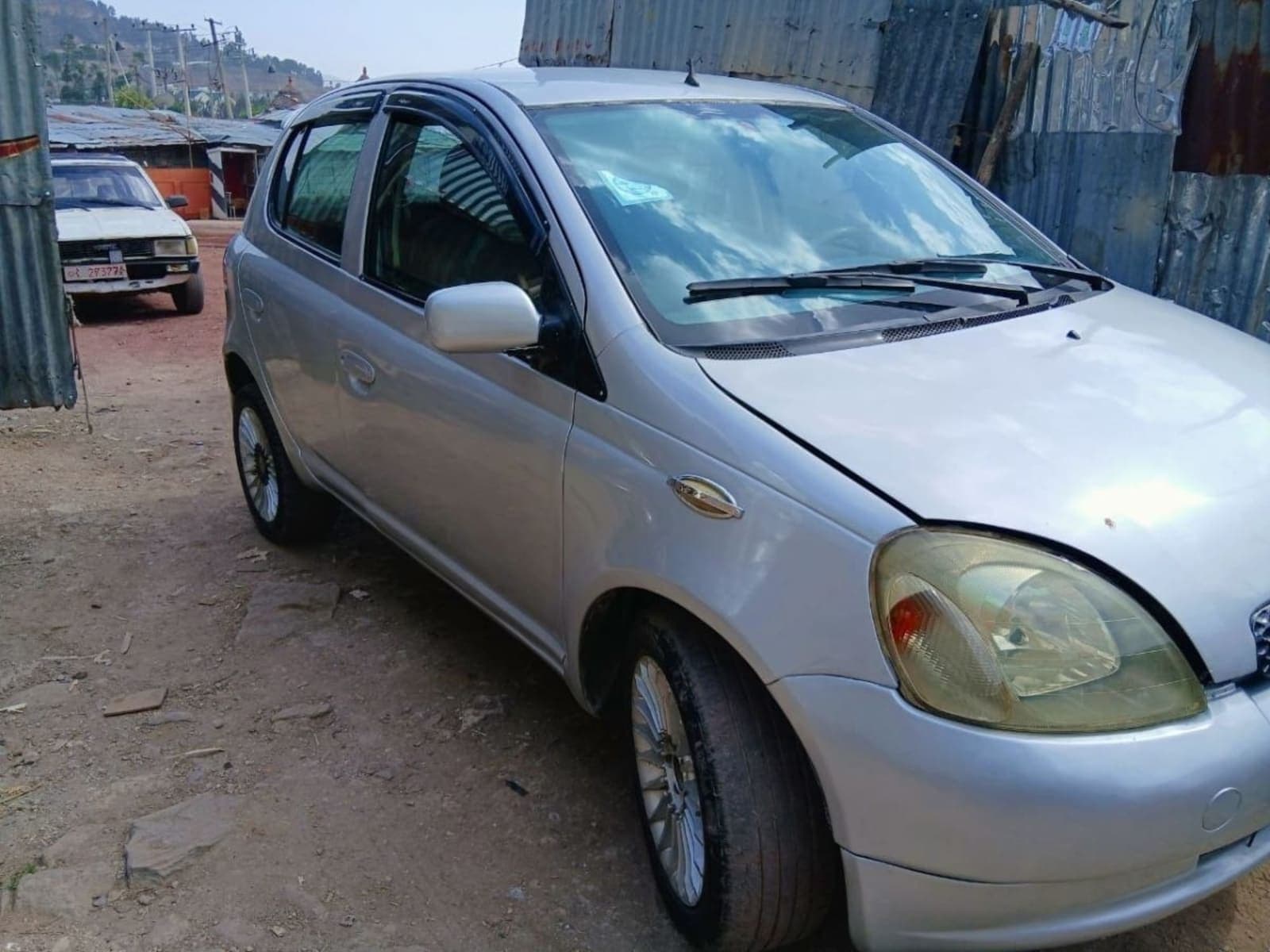 1999 Toyota Vitz — photo 2