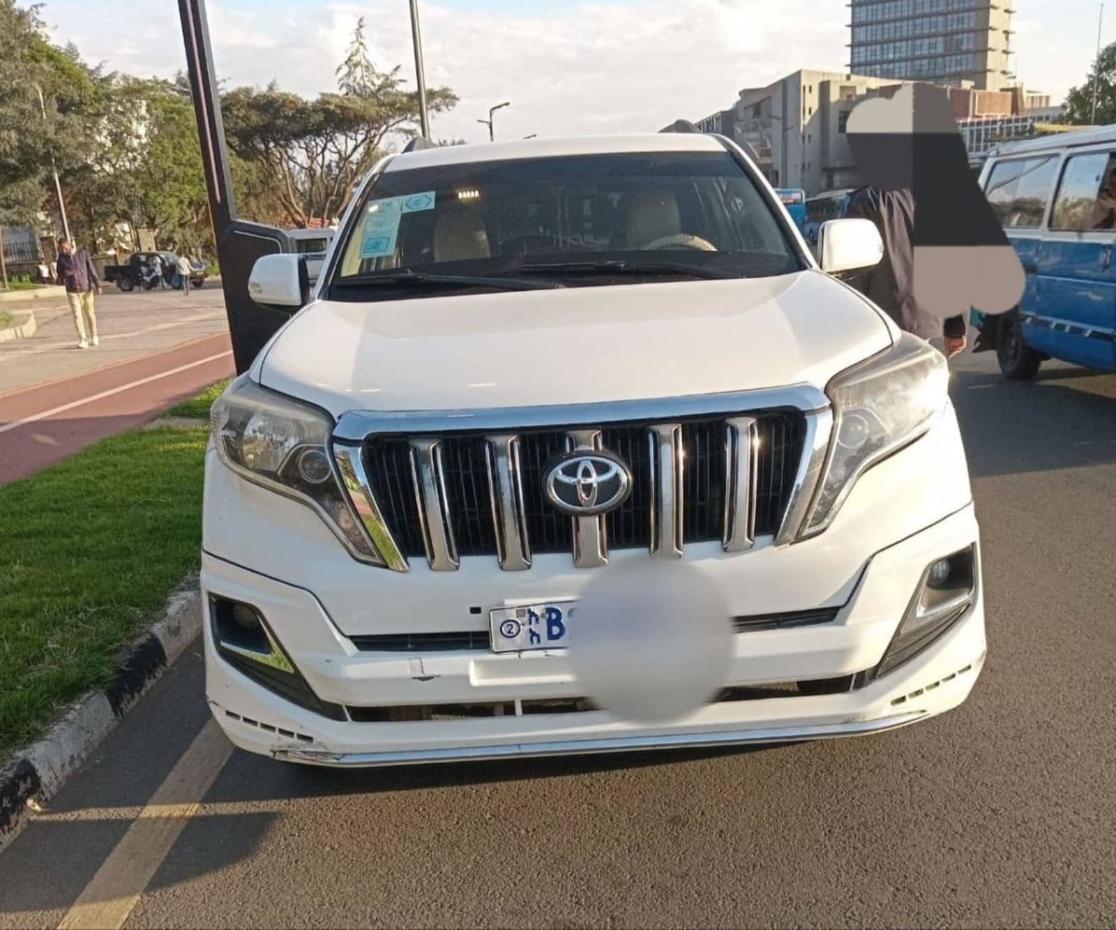2011 Toyota Land Cruiser Prado — photo 1