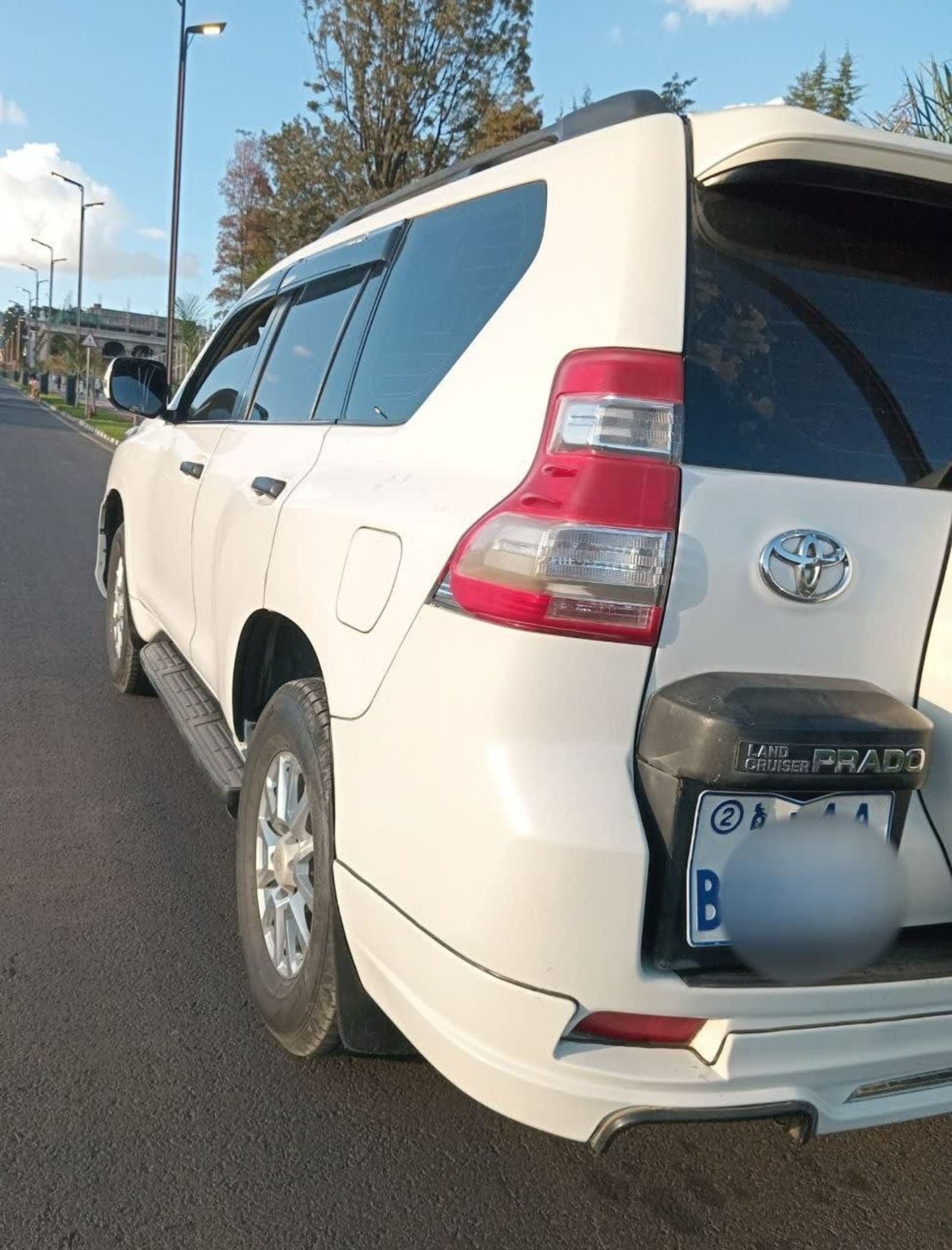 2011 Toyota Land Cruiser Prado — photo 7