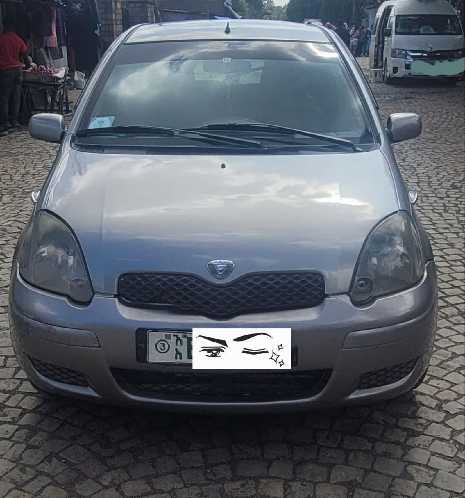 2004 Toyota Vitz — photo 2