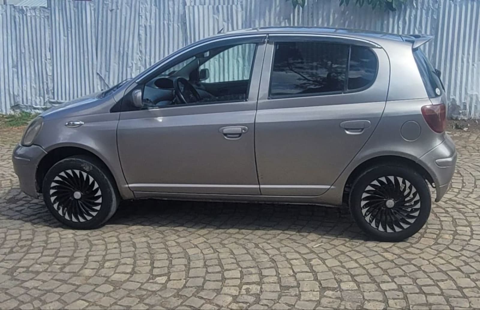 2004 Toyota Vitz — photo 5