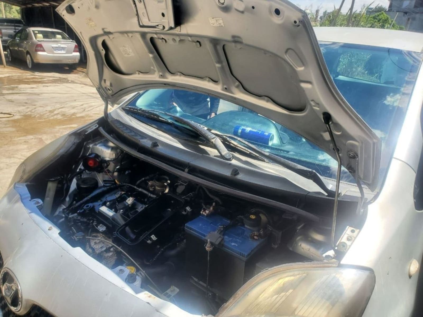 2005 Toyota Yaris compact — photo 2