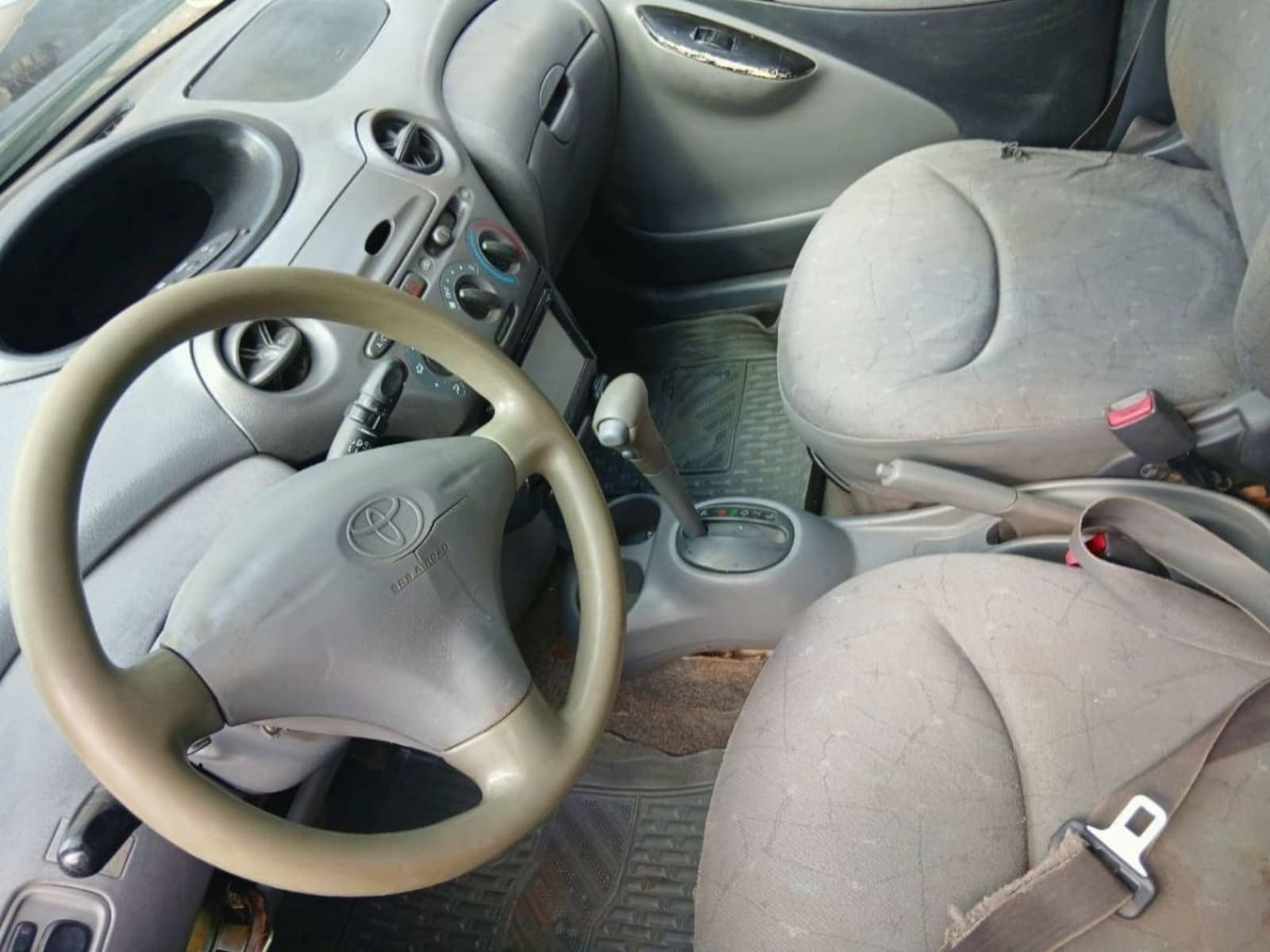 1999 Toyota Vitz — photo 2