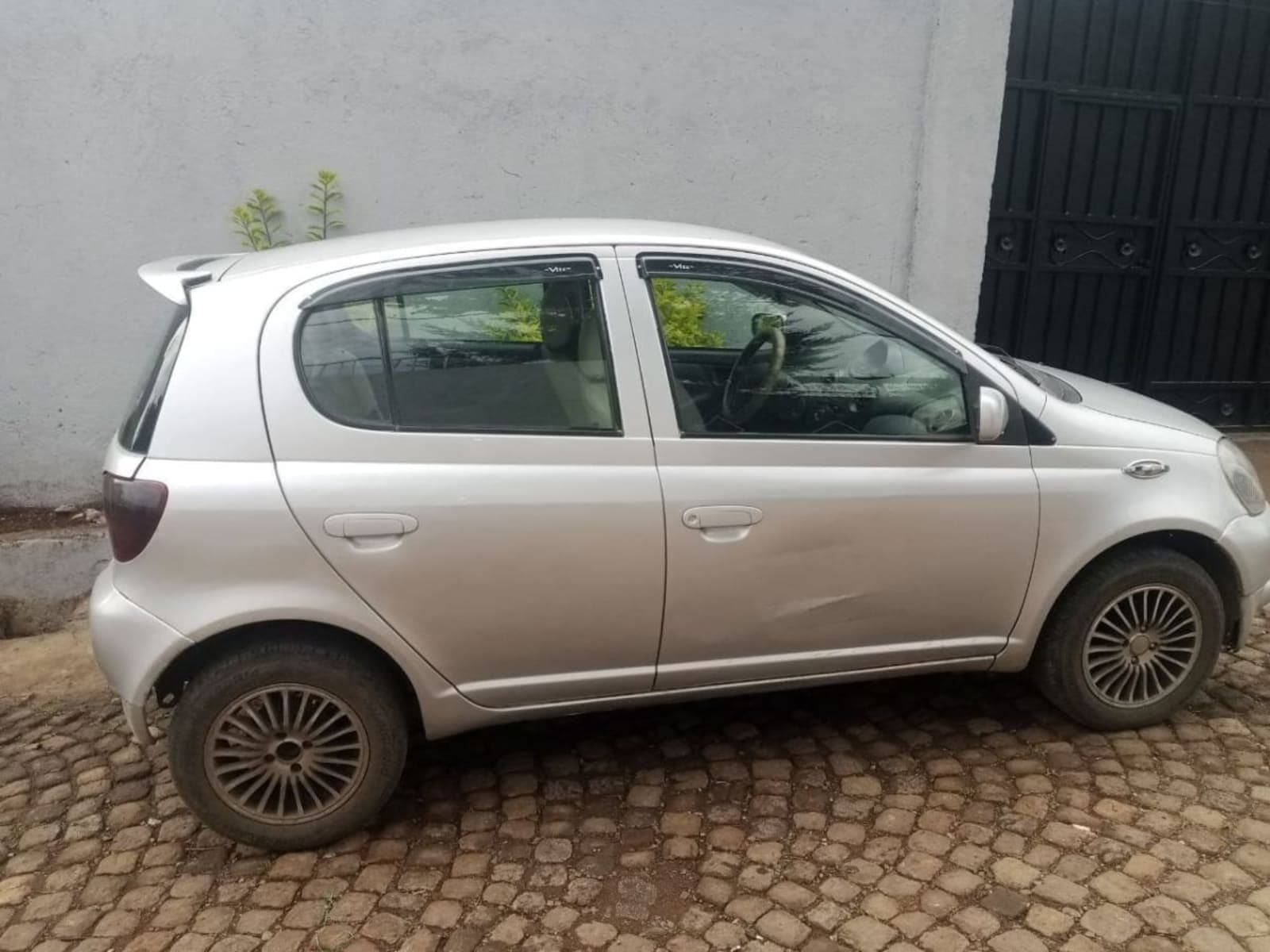 2001 Toyota Vitz — photo 3