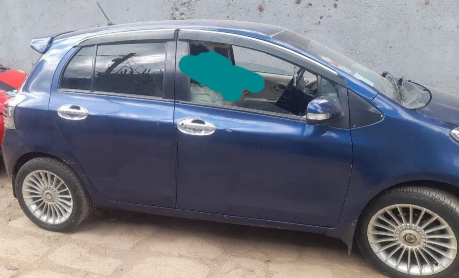 2010 Toyota Yaris Compact — photo 3