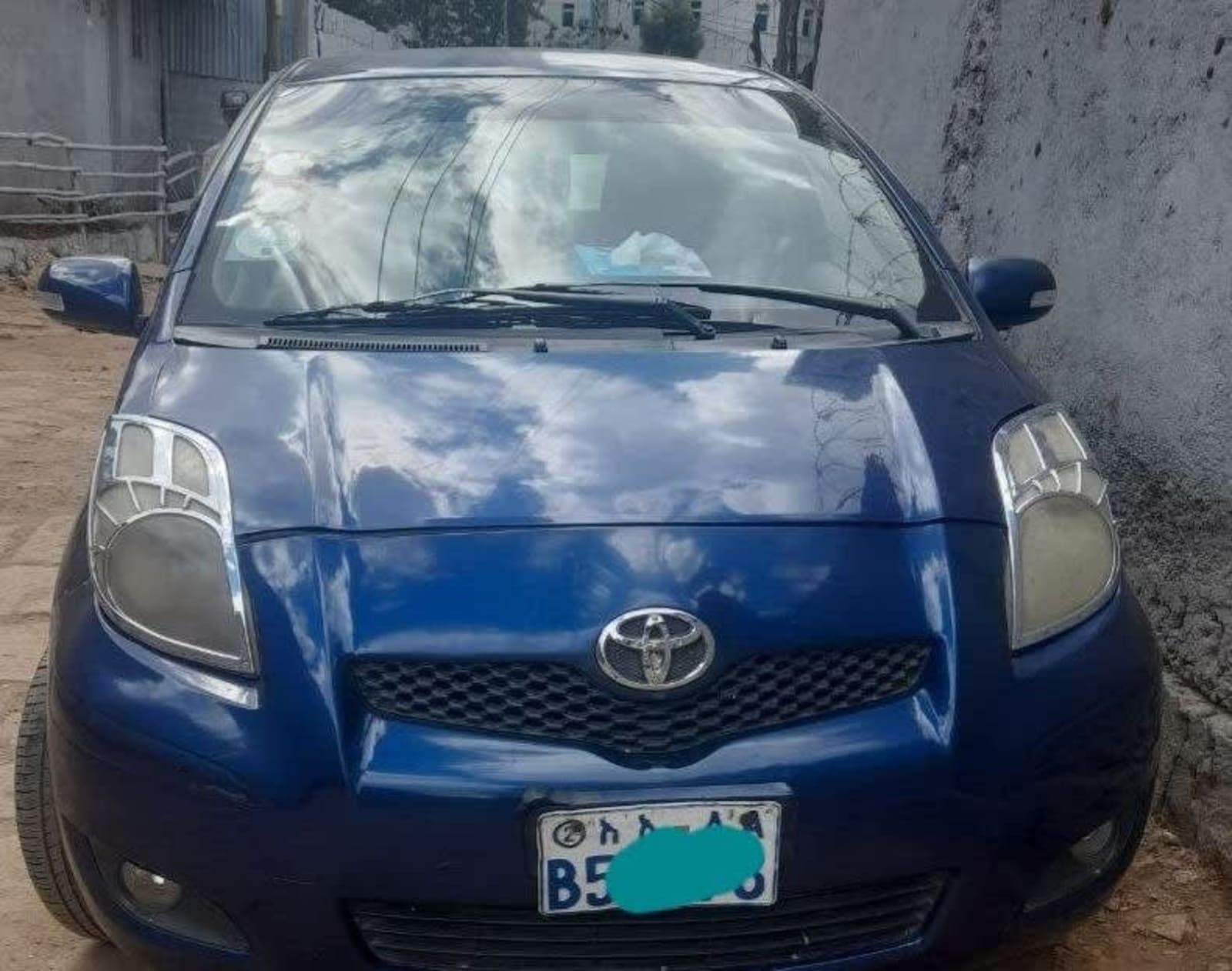 2010 Toyota Yaris Compact — photo 4