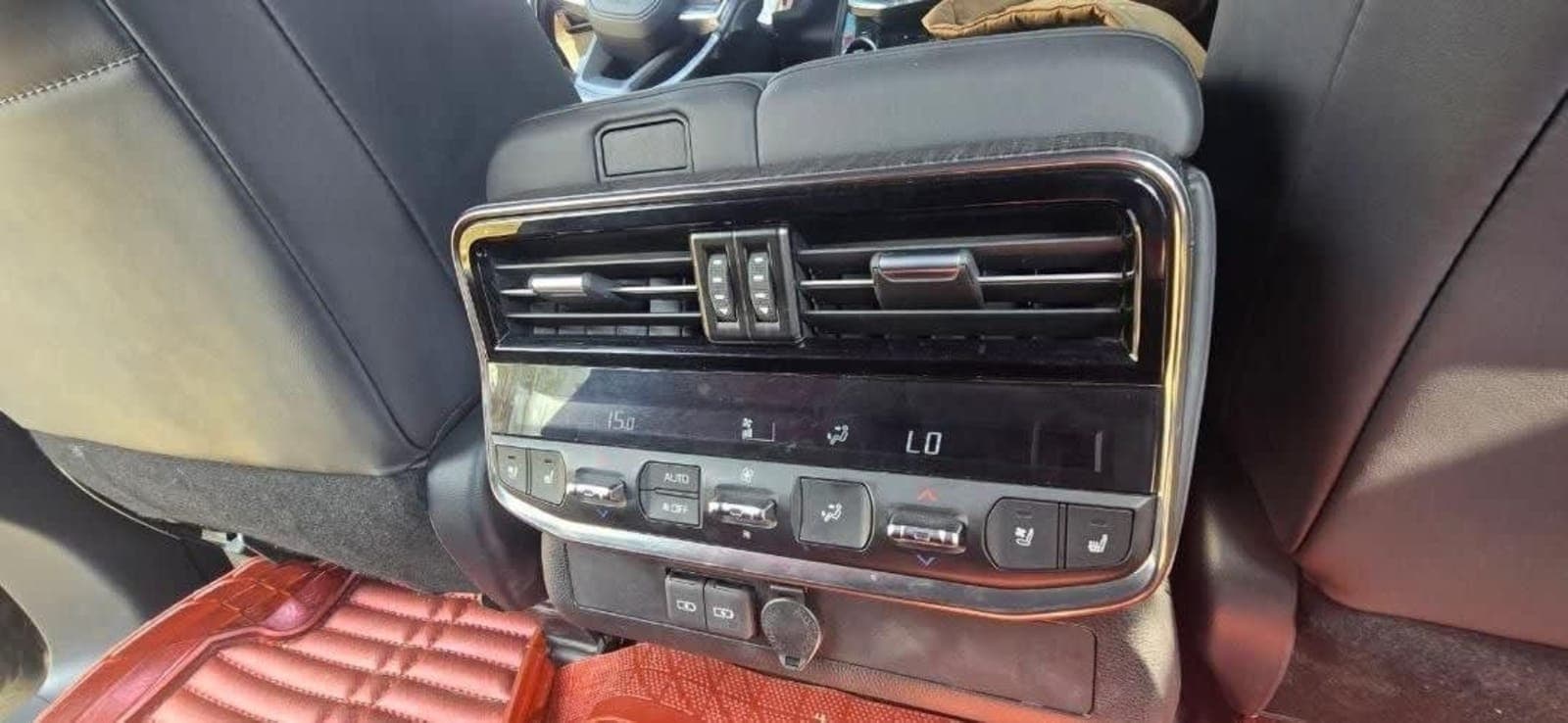 2023 Toyota Land Cruiser VXR — photo 4
