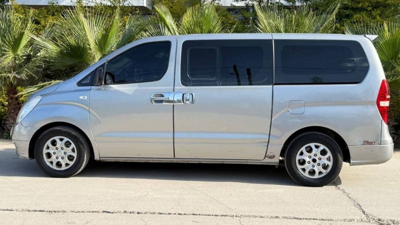 2002 toyota vitz — photo 2