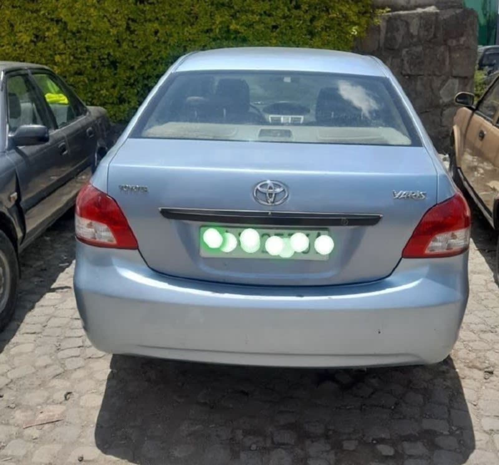 2011 Toyota Yaris Sedan — photo 3