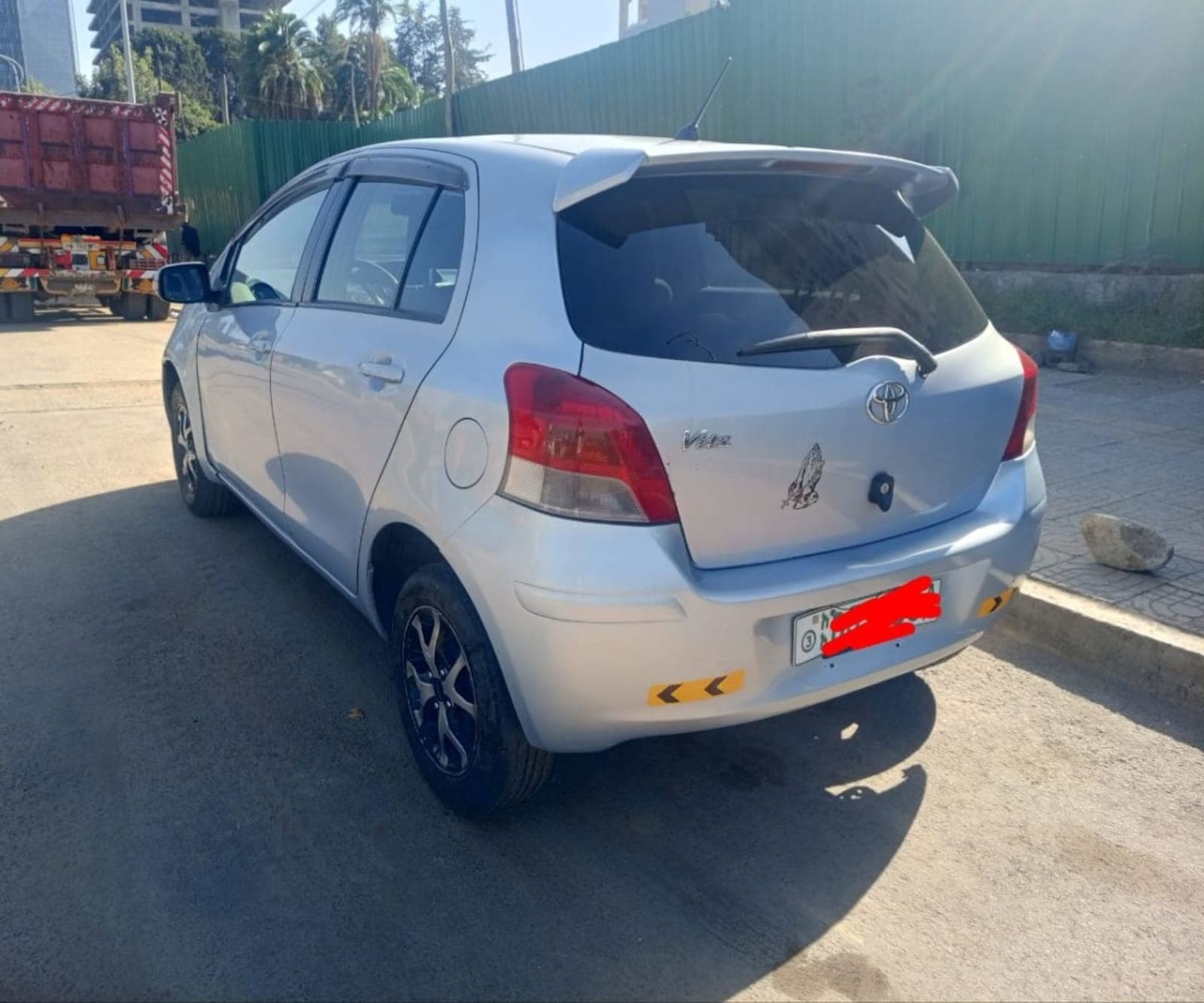 2011 Toyota Yaris Compact — photo 5