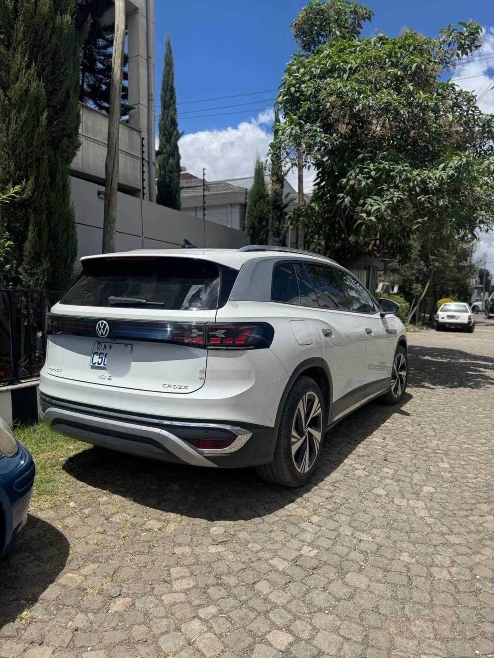 2022 Volkswagen ID.6 crozz Pro — photo 2