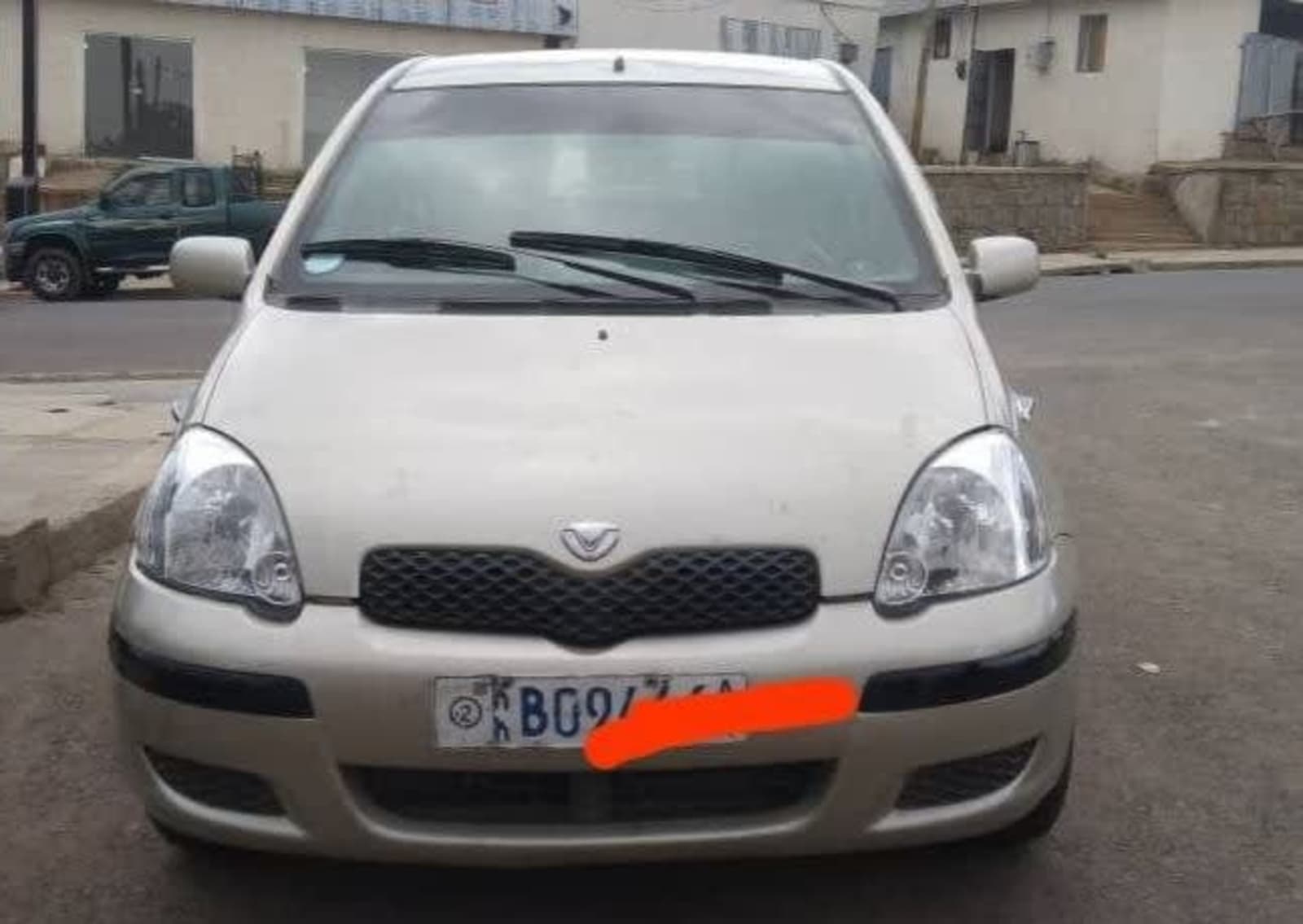 2002 Toyota Vitz — photo 4
