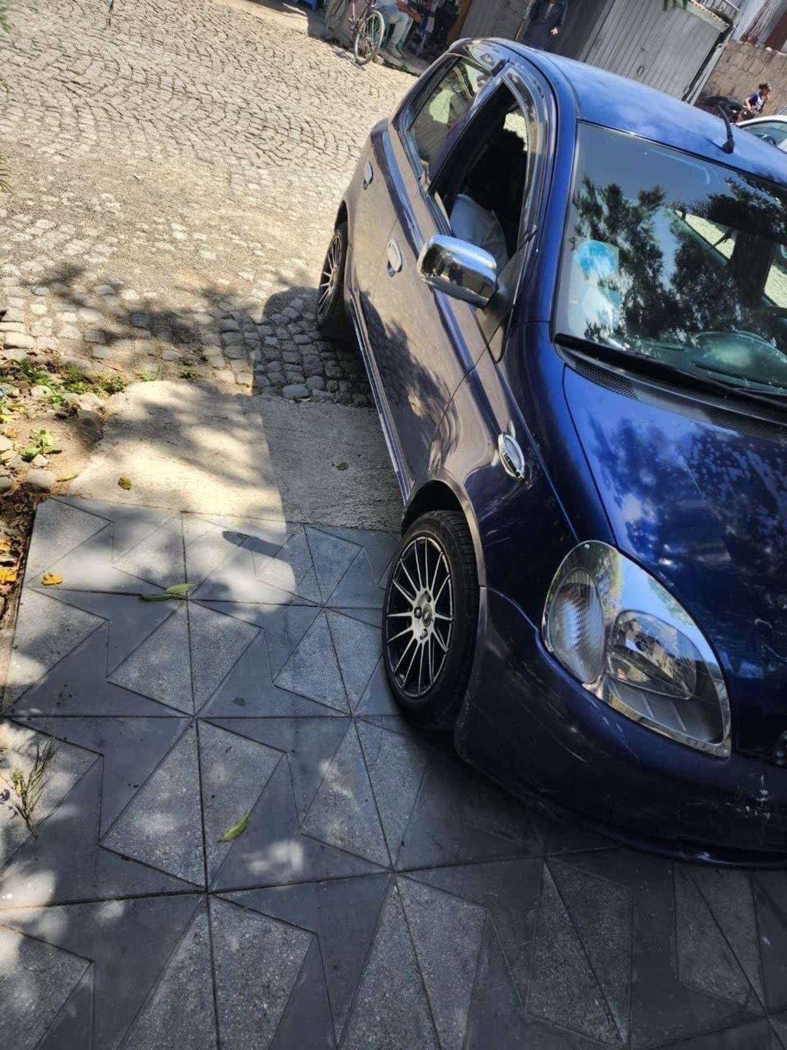 2001 Toyota Vitz — photo 4