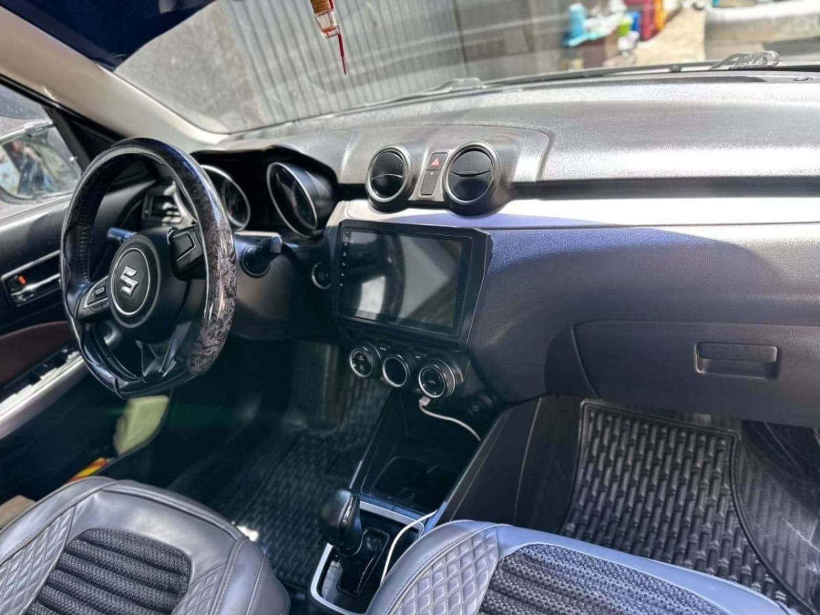 2021 Suzuki Swift — photo 2