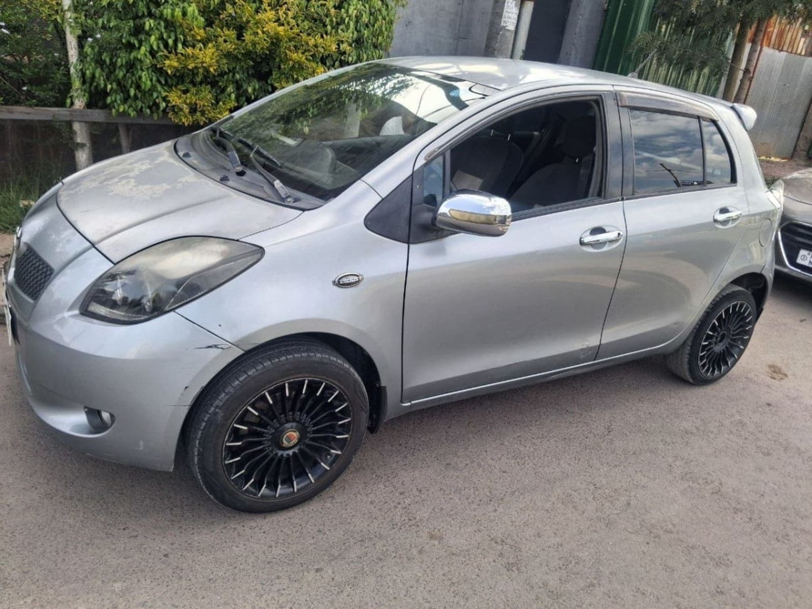 2007 Toyota Yaris Compact — photo 2