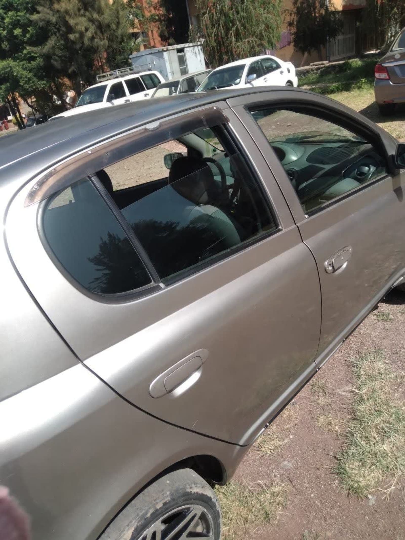2001 Toyota Vitz Yaris — photo 4