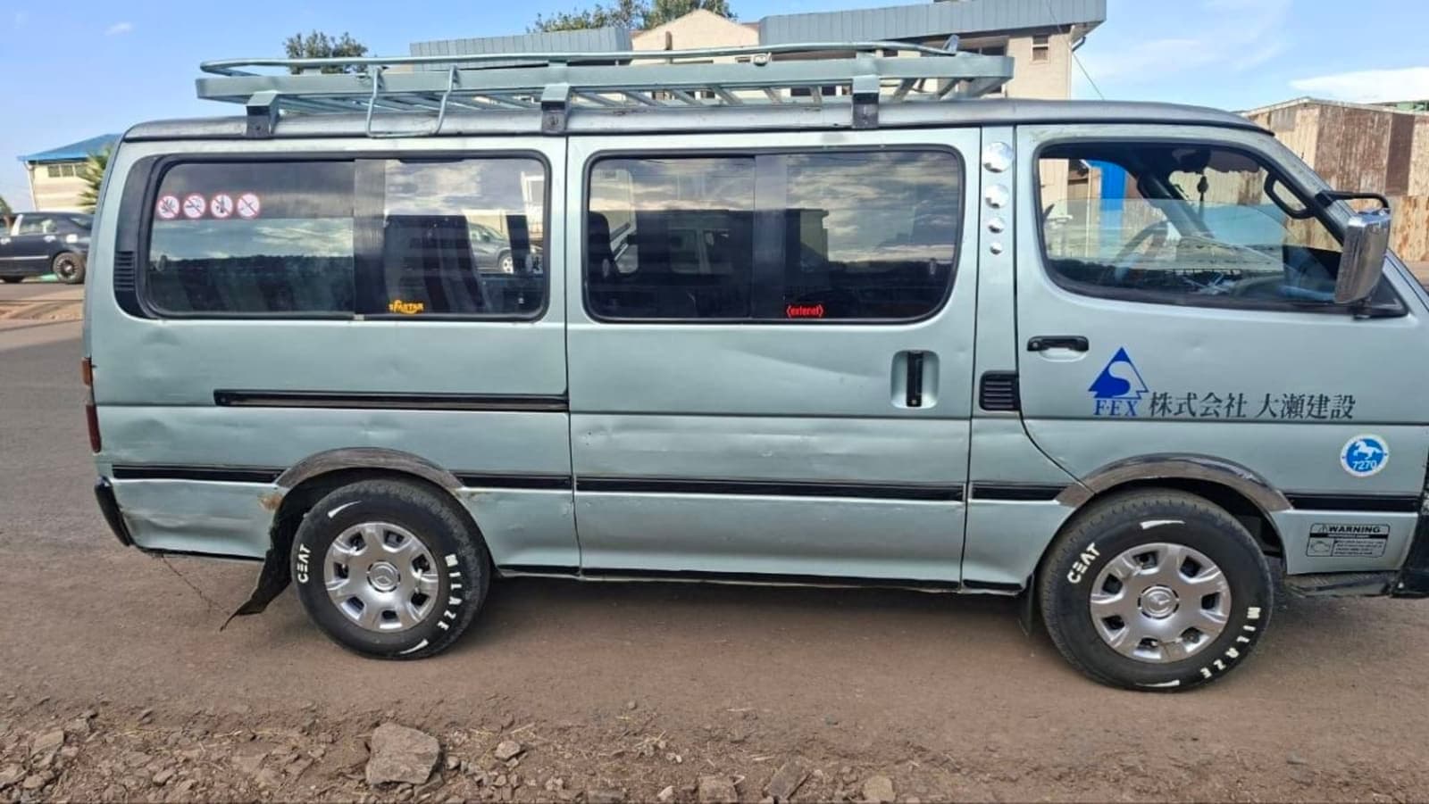 2004 Toyota 5L minibus — photo 2