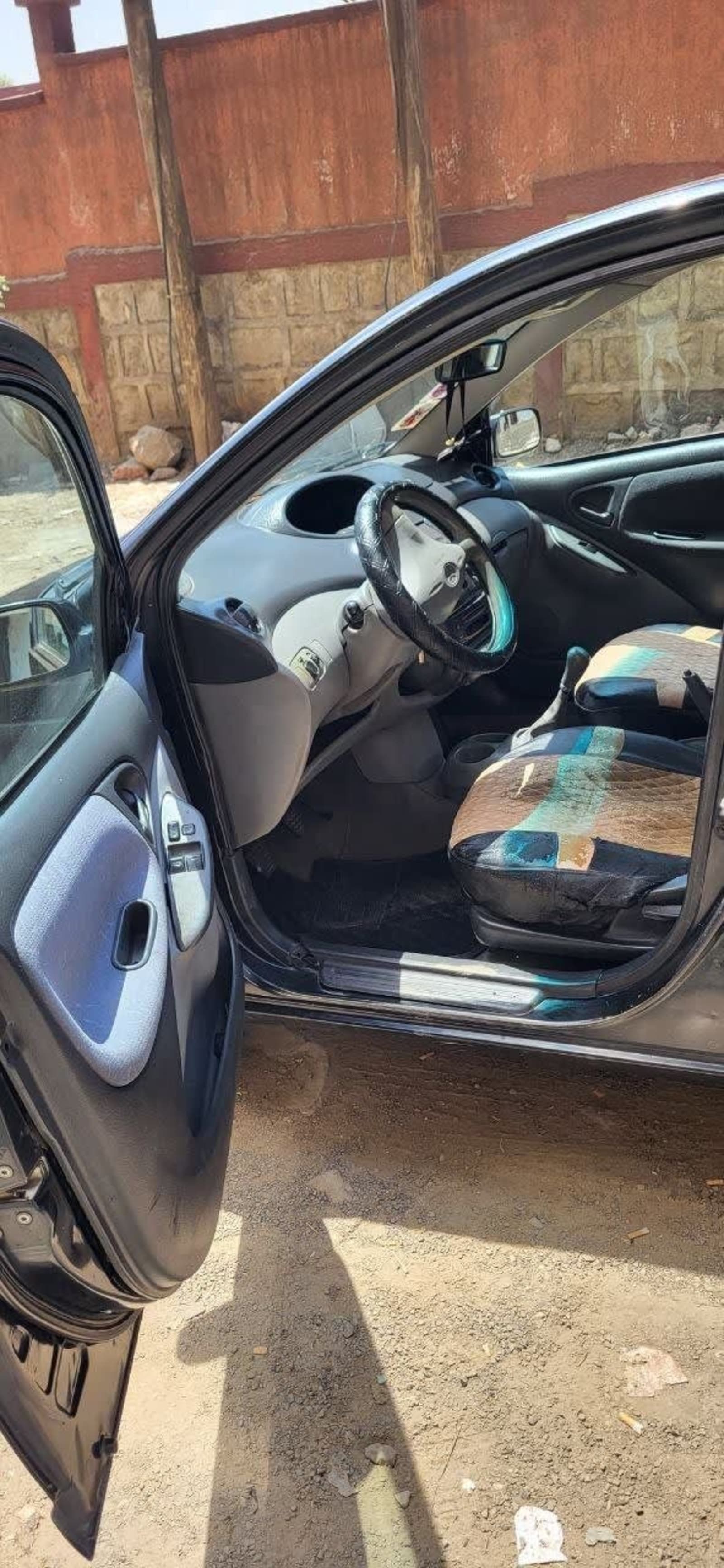 2002 Toyota Vitz — photo 3