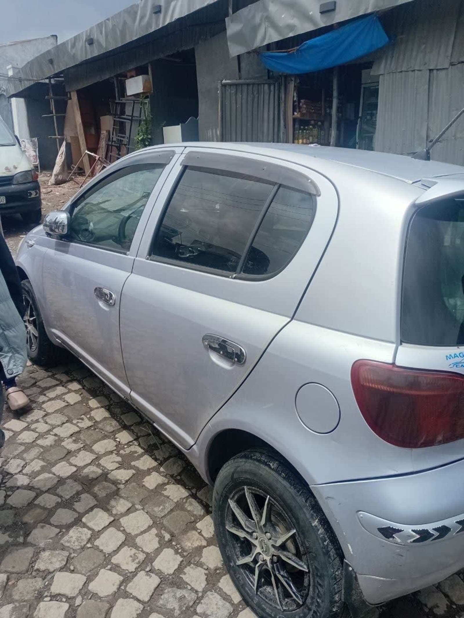 2004 Toyota Vitz